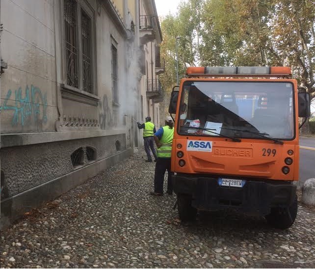 Rimozione graffiti baluardi tirati a lucido