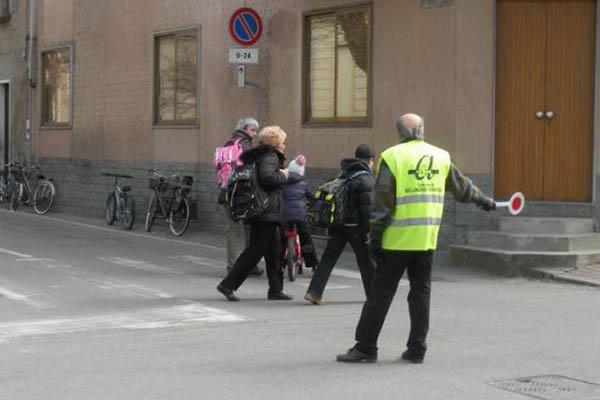 Nonni Vigili, al via il servizio proprio nel giorno a loro dedicato