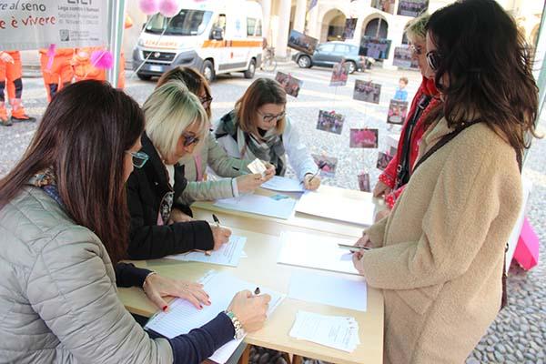 Ottobre Rosa Lilt, 170 visite senologiche in piazza a Novara