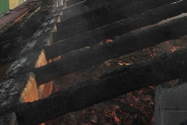 Paura per un incendio a Castelletto Ticino all’alba