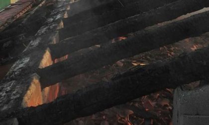 Paura per un incendio a Castelletto Ticino all'alba