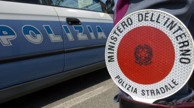 Ubriaco, senza lenti e con una bombola gpl scaduta in auto