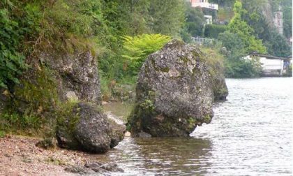 Spiaggia delle Rocchette, lo scoglio non c’è più