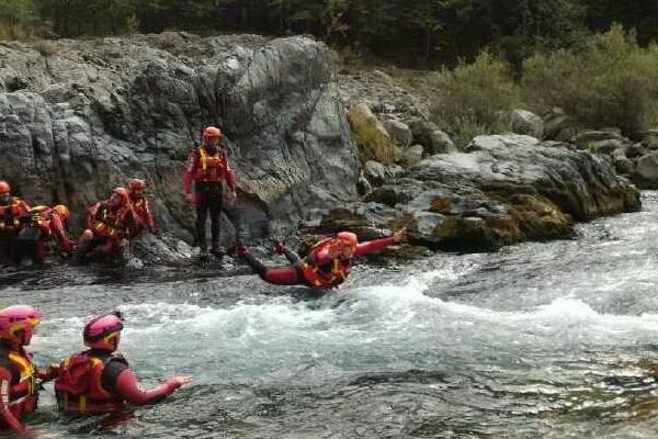 Vigili del Fuoco nel fiume per garantire sicurezza