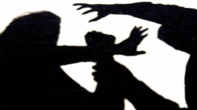 Denunciato ex per aggressione con forchetta