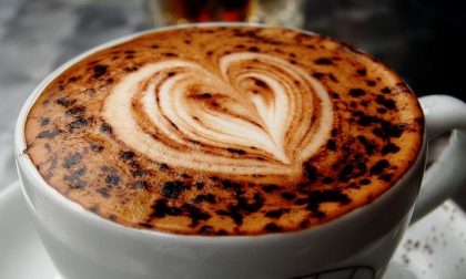 Latte materno nel cappuccino
