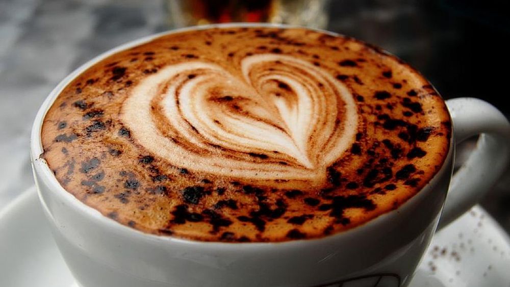 Latte materno nel cappuccino