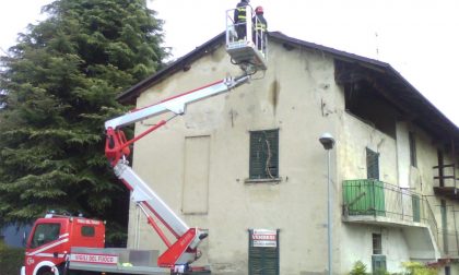 Struttura pericolante: i pompieri a Dormelletto