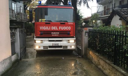 Incendio abitazione attimi di panico per le fiamme dal sottotetto