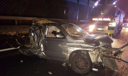 Maxi incidente stanotte: una persona incastrata fra le lamiere