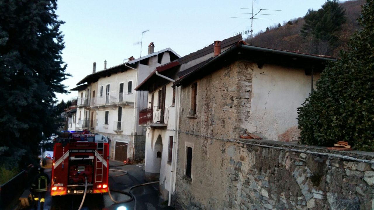 Incendio tetto a Comnago