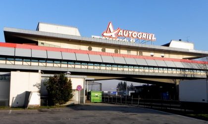 Dimentica figlio in autogrill a Novara