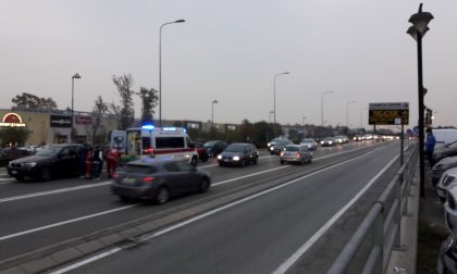 Tamponamento auto traffico rallentato sul Sempione