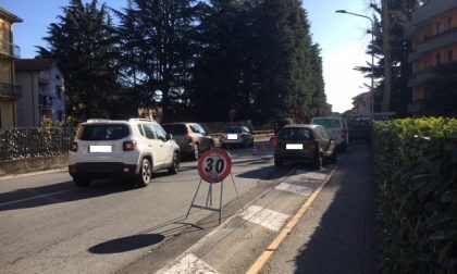 Rallentamenti Arona: in via Turati c'è una perdita