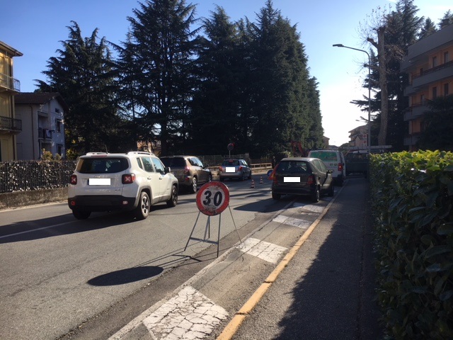 Rallentamenti Arona: in via Turati c’è una perdita