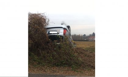 Auto ribaltata a Dormelletto