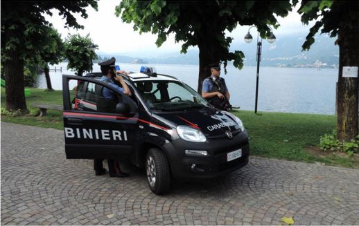 Saccheggiava auto al supermercato: denunciato