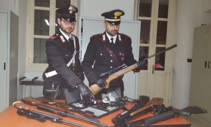 Spara dopo sorpasso: in casa aveva un arsenale
