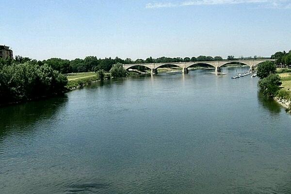 Camionista novarese investe 15enne