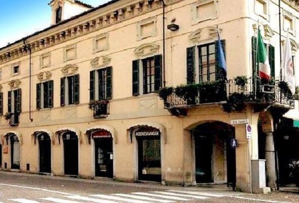 Cede il sottotetto del Municipio