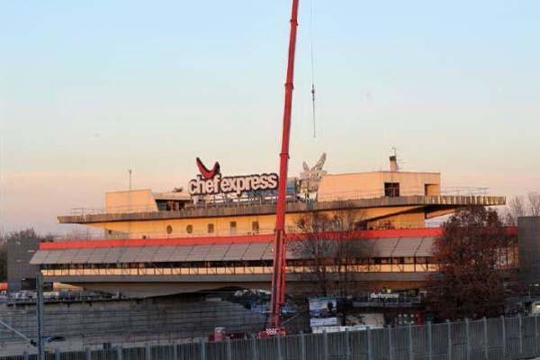 Dimentica il figlio in autogrill a Novara: si accorge solo a Como