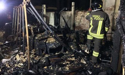 Fiamme da un garage a Bellinzago