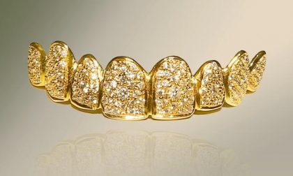 Ruba denti d’oro al morto aperta inchiesta