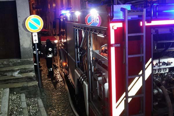 Incendio in una casa a Gozzano nella notte