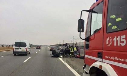 Incidente in autostrada: due vetture coinvolte, una si ribalta