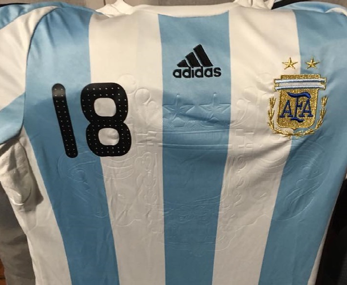 Asta Messi la sua maglietta aiuterà la ricerca