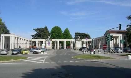 Muore al cimitero mentre si reca a trovare il marito