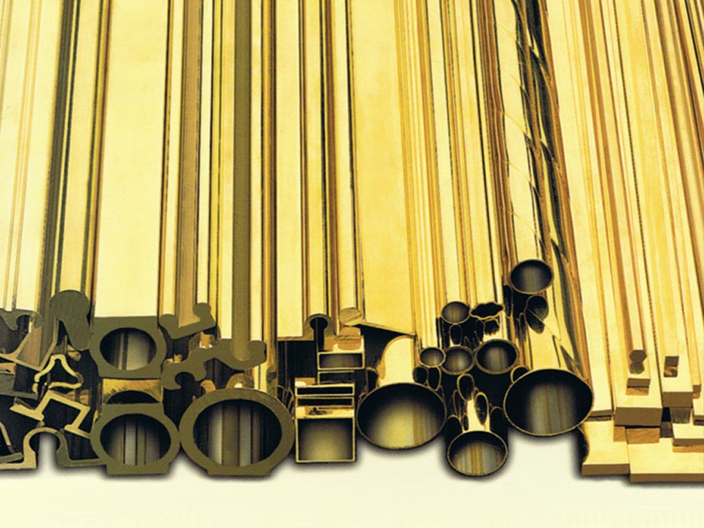 Rubano ottone per 6 quintali