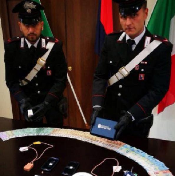 Patenti di guida con l’uso di micro-auricolari e radiotrasmettitori: in tre nei guai