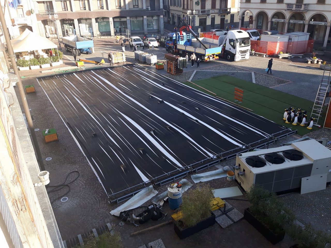 Pista pattinaggio in piazza Cavour a Trecate