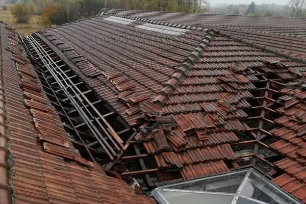 Rubate le grondaie, a rischio crollo il tetto del cimitero