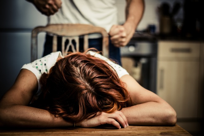 Abusi su minorenne: a processo un autista aronese