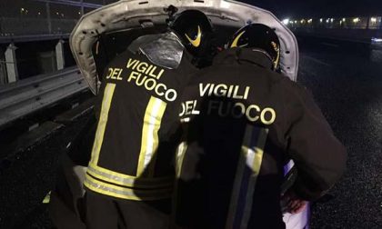 Schianto tra due auto e un tir in A4: nessun ferito