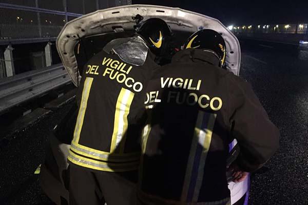 Schianto tra due auto e un tir in A4: nessun ferito