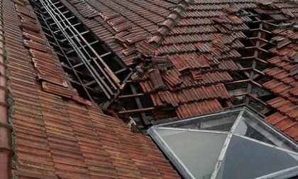 Sottraggono le grondaie e mettono a rischio crollo il tetto del cimitero