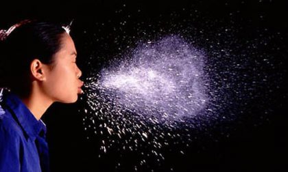 Uno starnuto in arrivo? Tappare il naso può avere conseguenze gravi