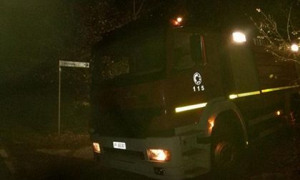 Vasto incendio nei boschi a Santa Cristina di Borgomanero
