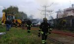 Cascina in fiamme a Suno, le foto dell'intervento dei vigili del fuoco