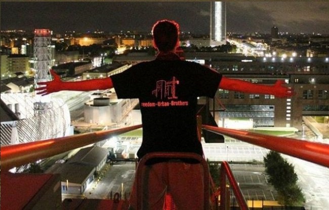 Selfie dai grattacieli gioco folle degli adolescenti