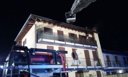 Incendio Recetto: tetto in fiamme