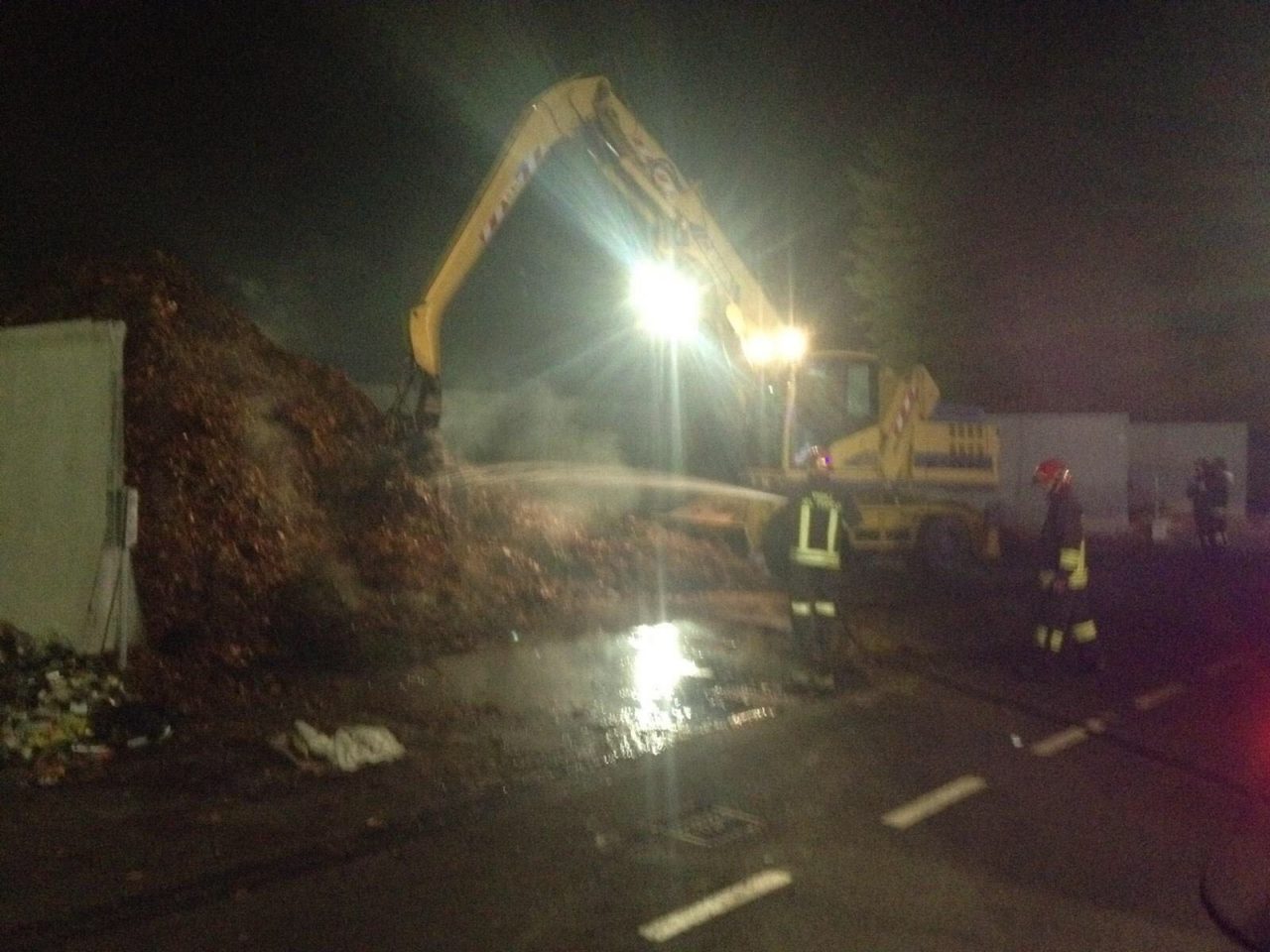 Incendio discarica: i pompieri intervengono a Borgo Ticino