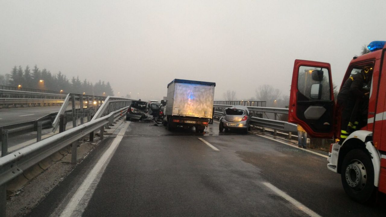 Doppio incidente sulla tangenziale: coinvolte 7 auto