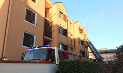 Brucia casa a Trecate: panico in strada