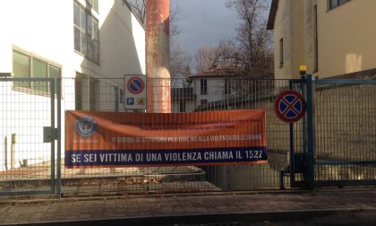 Campagna contro la violenza sulle donne: lo striscione
