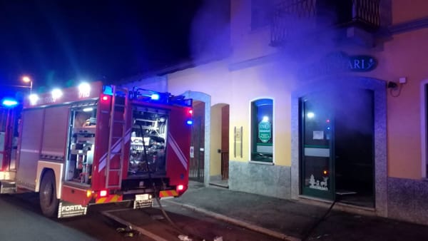 Borgomanero incendio: negozio distrutto