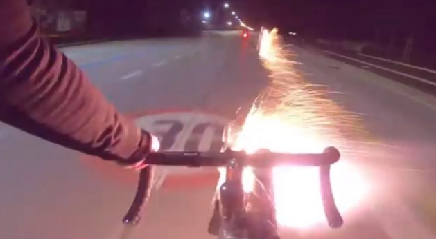 Fuochi Capodanno bengala come cannoni: video virale ma che danni…